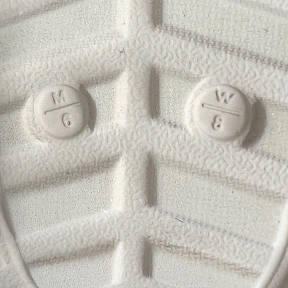 Crocs Disney Mickey Donald Christmas Holiday Cream Men 6 Women 8 2022 - Picture 4 of 13